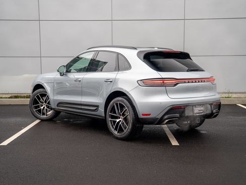 Used 2025 Porsche Macan image 3