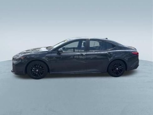 Used 2025 Toyota Camry SE FWD image 4