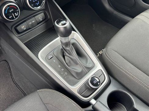 Certified 2024 Hyundai Venue SEL FWD image 27