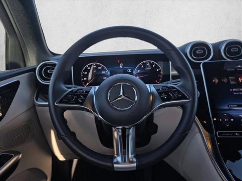 Used 2025 Mercedes-Benz GLC 300 4MATIC image 20