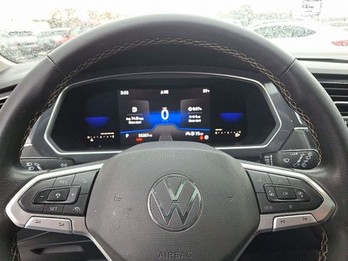 Used 2022 Volkswagen Tiguan SE w/ Panoramic Sunroof Package image 20