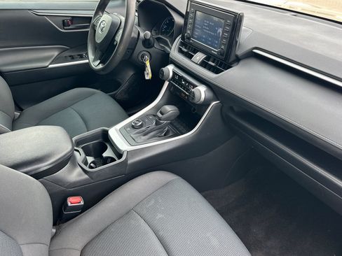 Certified 2021 Toyota RAV4 LE AWD/4WD image 16