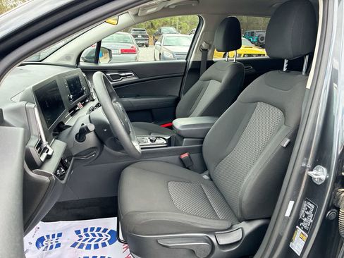 Used 2024 Kia Sportage LX image 14