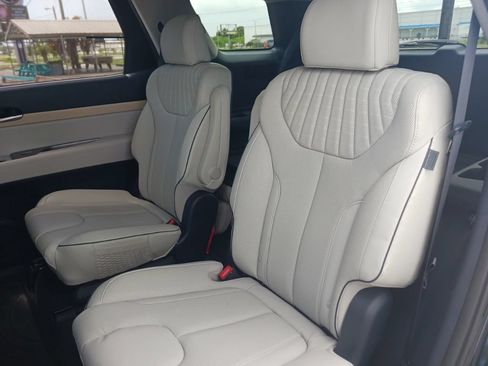 Used 2024 Hyundai Palisade Limited FWD image 12