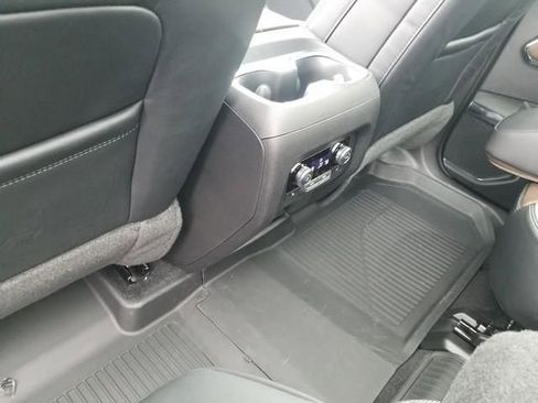 New 2026 GMC Acadia Denali Ultimate w/ LPO, Floor Liner Package AWD/4WD image 16