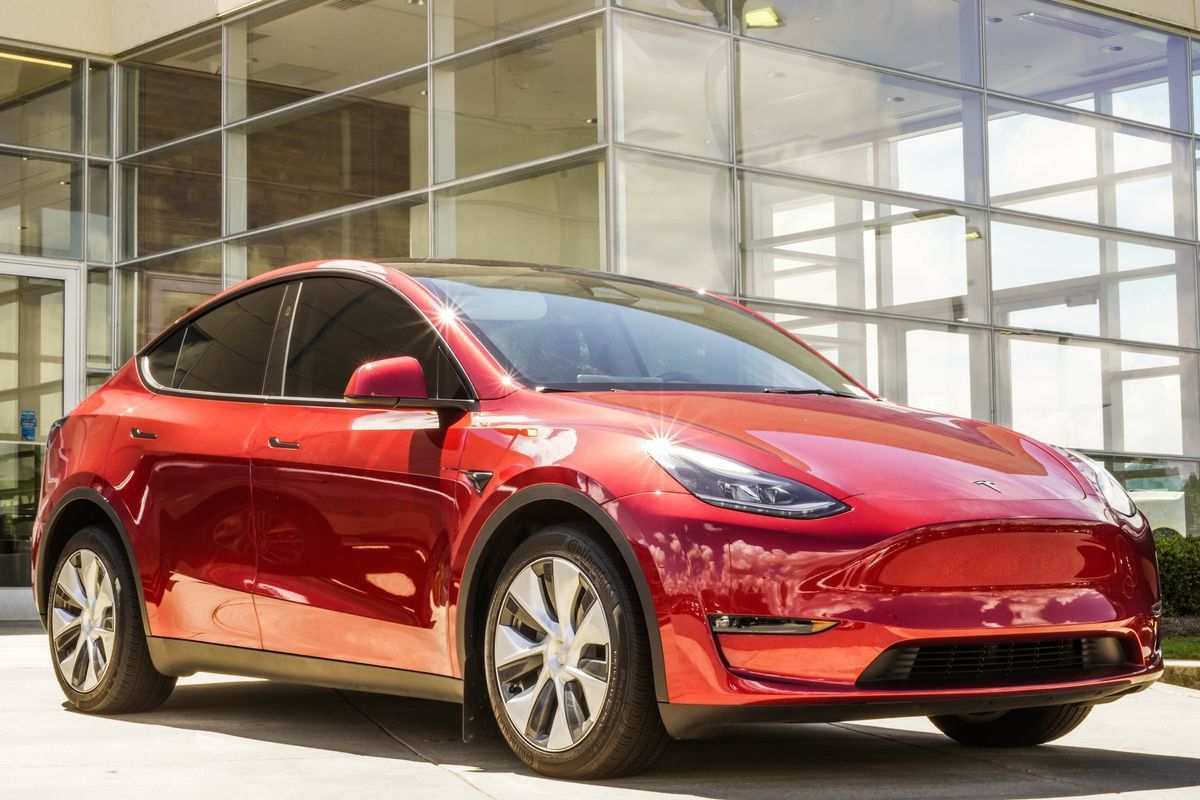 Used 2024 Tesla Model Y Long Range AWD/4WD image 4