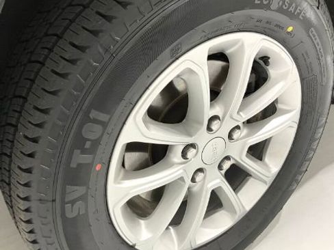 Used 2021 Jeep Grand Cherokee Laredo AWD/4WD image 11
