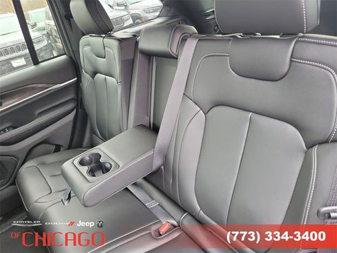 New 2025 Jeep Grand Cherokee Limited image 12