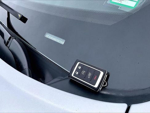 Used 2025 Jeep Grand Cherokee Limited w/ Black Appearance Package image 11