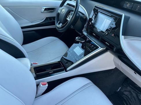 Used 2019 Toyota Mirai image 14