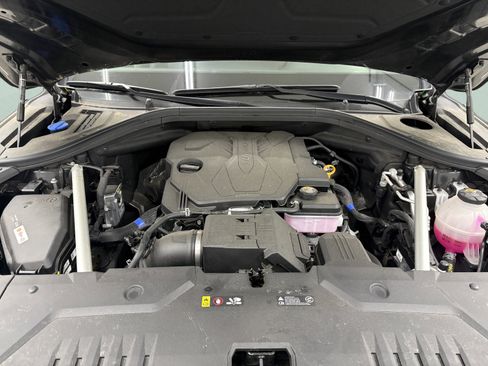 Used 2025 Genesis GV70 2.5T AWD/4WD image 12