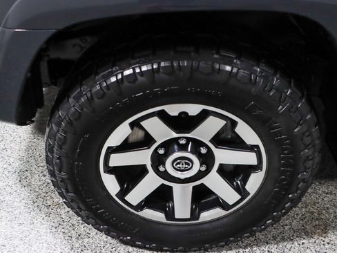 Used 2024 Toyota 4Runner TRD Off-Road Premium w/ Moonroof Package AWD/4WD image 11