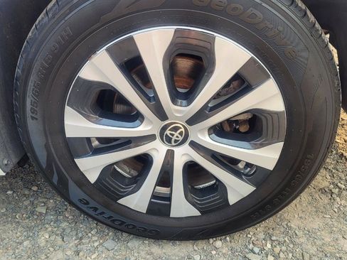 Used 2022 Toyota Prius Prime XLE FWD image 41