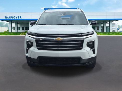 Used 2024 Chevrolet Traverse LT w/ LPO, Floor Liner Package FWD image 3