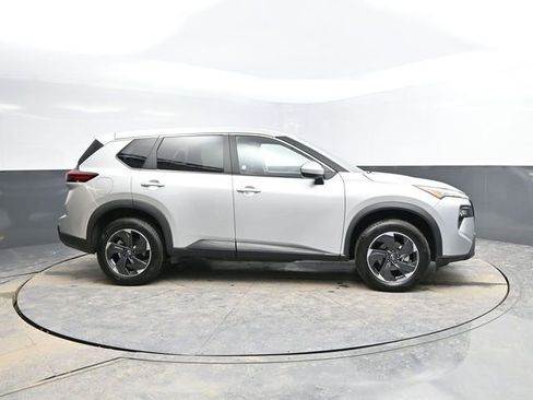 Used 2024 Nissan Rogue SV image 12