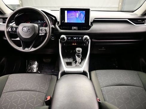Used 2025 Toyota RAV4 XLE AWD/4WD image 17