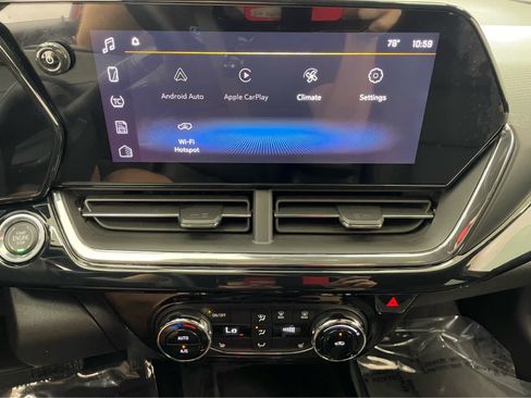 New 2026 Chevrolet Trax RS w/ Sunroof Package FWD image 3