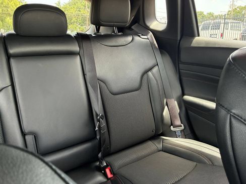 Used 2025 Jeep Compass Trailhawk AWD/4WD image 35