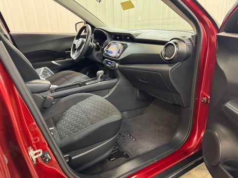 Used 2021 Nissan Kicks SV image 25