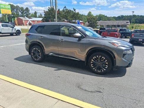 Used 2024 Nissan Rogue Platinum AWD/4WD image 5