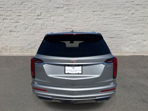 Used 2025 Cadillac XT6 Premium Luxury image 6