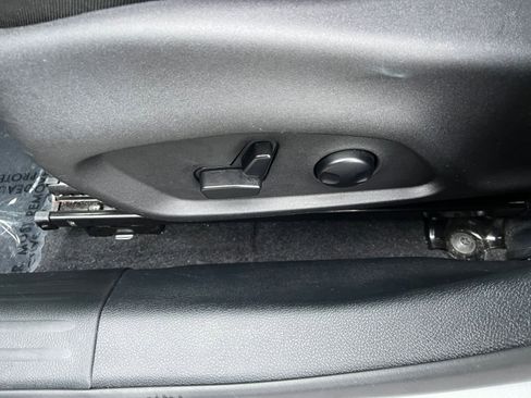 Used 2025 Jeep Compass Limited image 22