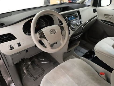 Used 2011 Toyota Sienna LE image 12