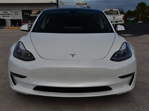 Used 2023 Tesla Model 3 Standard Range image 2