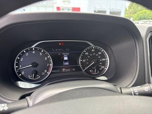 Certified 2025 Nissan Frontier SV RWD image 3