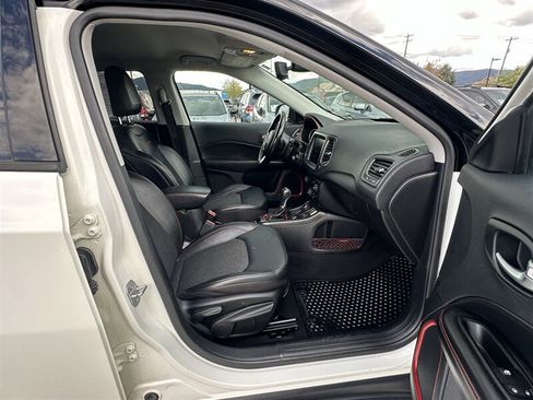 Used 2020 Jeep Compass Trailhawk AWD/4WD image 46