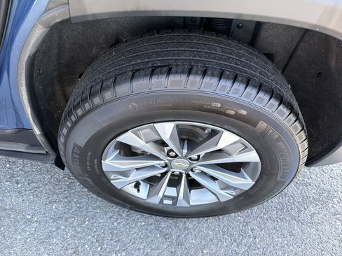 Used 2025 Chevrolet Equinox LT w/ Convenience Package II AWD/4WD image 12
