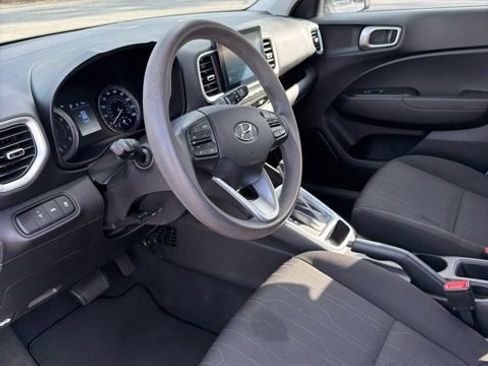 Used 2021 Hyundai Venue SE image 9