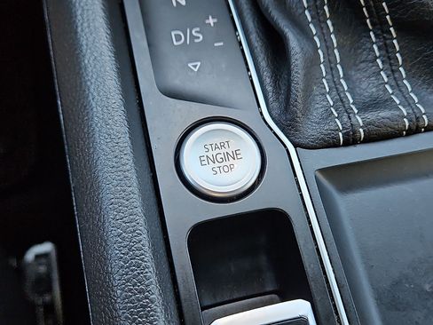 Certified 2022 Volkswagen Atlas Cross Sport SE image 20