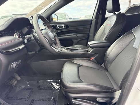 Used 2025 Jeep Compass Trailhawk AWD/4WD image 19