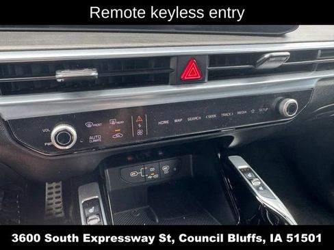 Used 2025 Kia Sorento SX AWD/4WD image 27