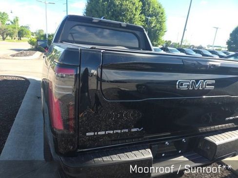 Used 2025 GMC Sierra EV Denali AWD/4WD image 6