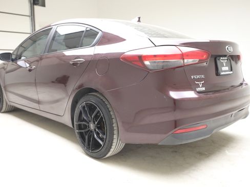 Used 2017 Kia Forte LX w/ LX Popular Package FWD image 3