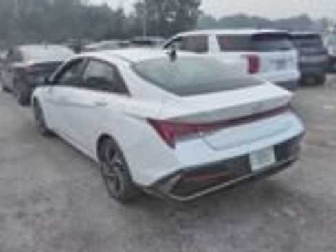 Used 2025 Hyundai Elantra Limited FWD image 3