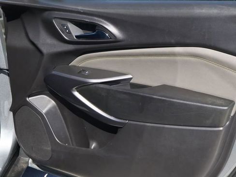 Used 2025 Chevrolet Trax ACTIV w/ Sunroof Package FWD image 17