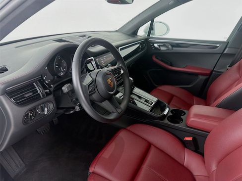 Used 2023 Porsche Macan AWD/4WD image 4