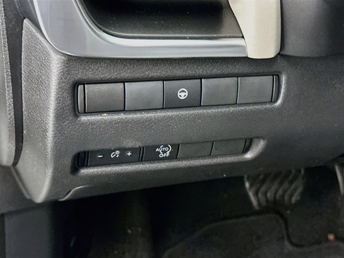 Used 2023 Nissan Rogue SV AWD/4WD image 17