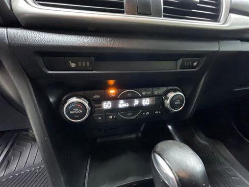 Used 2018 MAZDA MAZDA3 Touring FWD image 17
