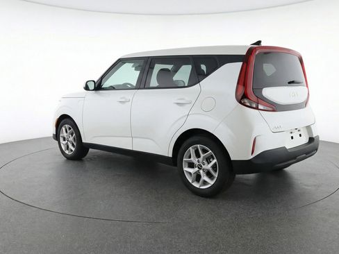 Used 2025 Kia Soul LX w/ LX Technology Package image 6