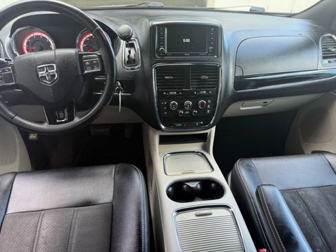 Used 2019 Dodge Grand Caravan SXT FWD image 13