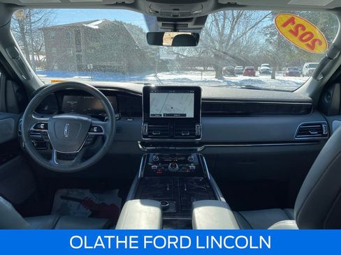Certified 2021 Lincoln Navigator Reserve w/ Luxury Package image 22