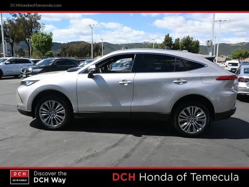 Used 2022 Toyota Venza XLE AWD/4WD image 4
