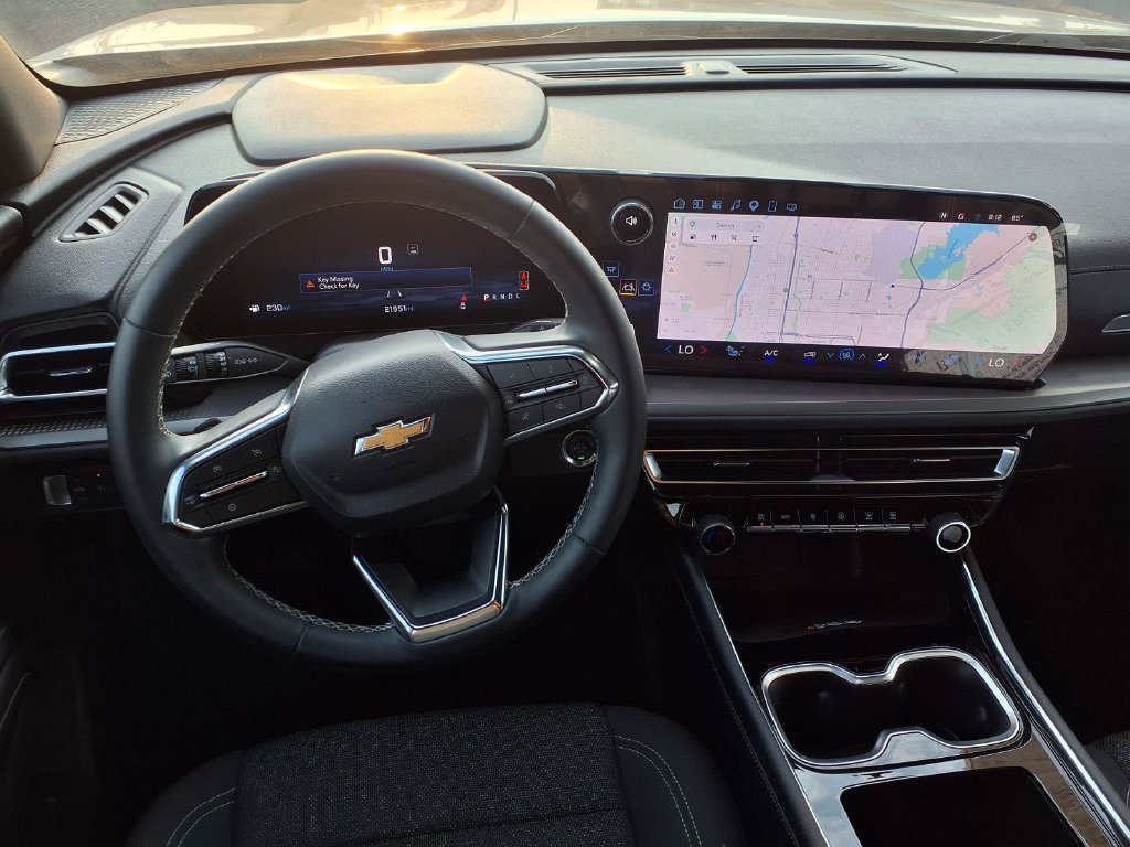 Used 2025 Chevrolet Traverse LT w/ Driver Confidence Package FWD image 13