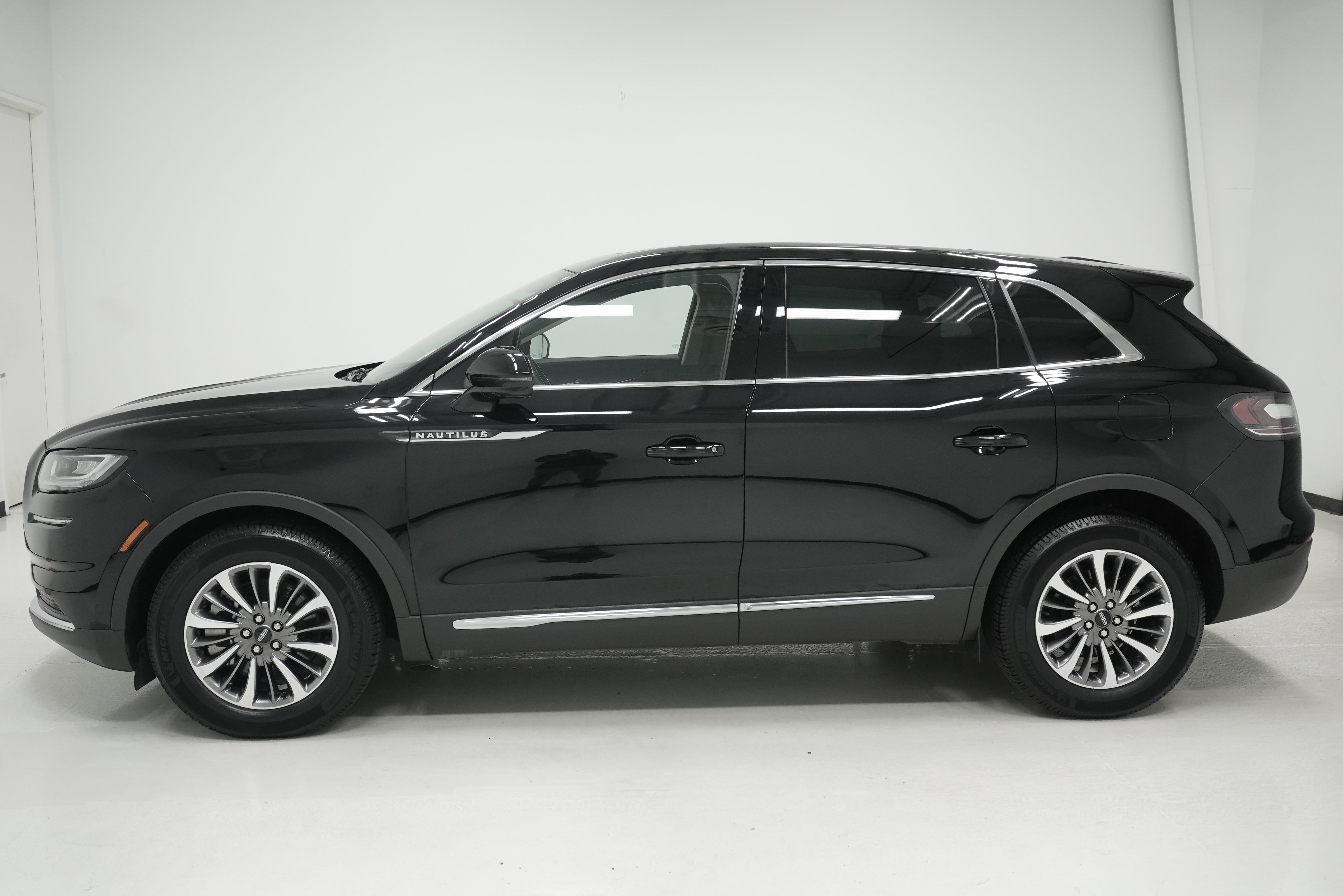 Used 2021 Lincoln Nautilus Reserve FWD image 7