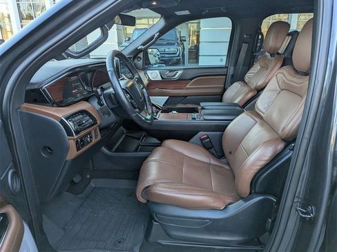 Used 2024 Lincoln Navigator L Reserve image 13