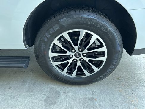 Used 2025 Ford Expedition Platinum AWD/4WD image 22
